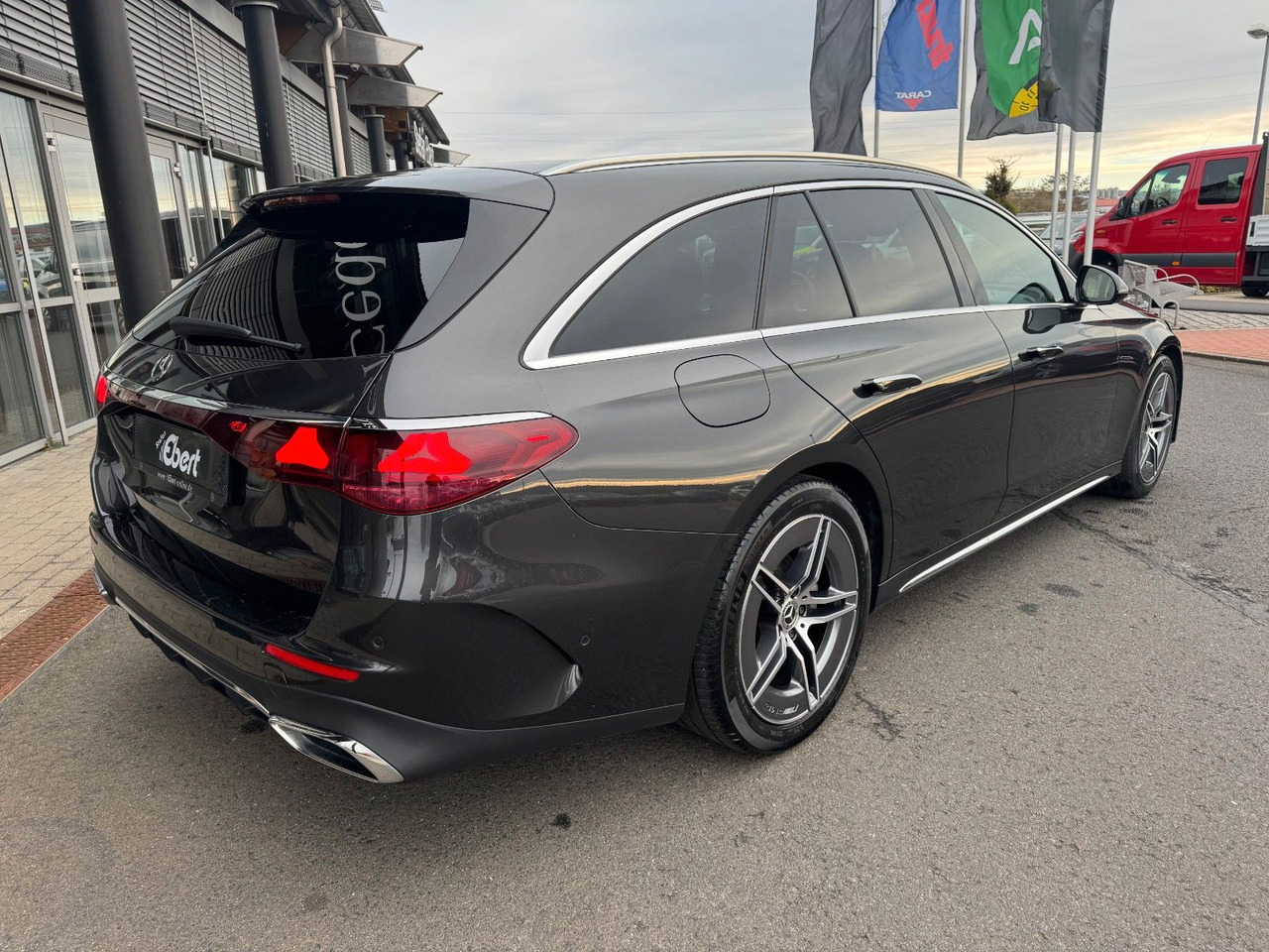 Mercedes-Benz E 220d T AMG+Hyperscreen+Leder+AHK+DistrPro+STH - Kombi: zdjęcie 5 Mercedes-Benz E 220d T AMG+Hyperscreen+Leder+AHK+DistrPro+STH - Kombi: zdjęcie 5