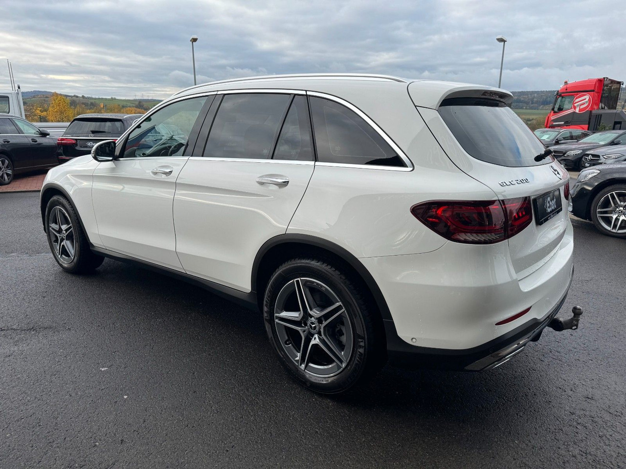 Mercedes-Benz GLC 200 4M AMG+Pano+Distr+StandH+AHK+360+HUD - SUV: zdjęcie 4 Mercedes-Benz GLC 200 4M AMG+Pano+Distr+StandH+AHK+360+HUD - SUV: zdjęcie 4