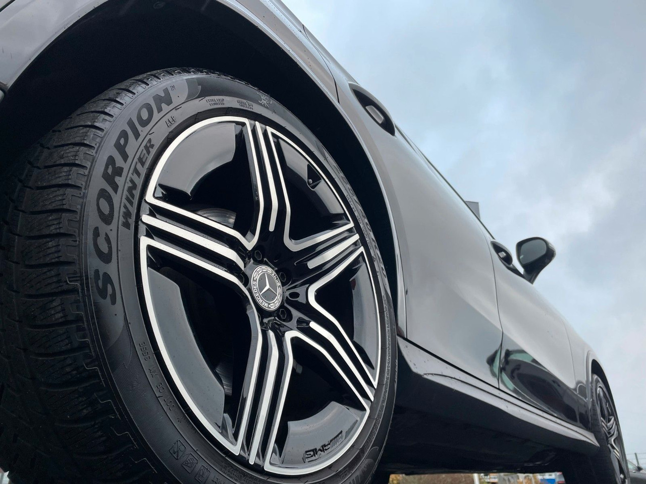 Mercedes-Benz GLC 300d AMG+Digital+Distr+Pano+AirM+AHK - SUV: zdjęcie 5 Mercedes-Benz GLC 300d AMG+Digital+Distr+Pano+AirM+AHK - SUV: zdjęcie 5