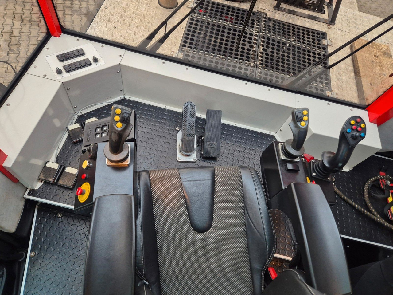 Samochód do drewna, Samochod ciężarowy z HDS Mercedes-Benz TUROX 8x8 Eschlböck Biber 92 Holzhacker / 1.512h: zdjęcie 20 Samochód do drewna, Samochod ciężarowy z HDS Mercedes-Benz TUROX 8x8 Eschlböck Biber 92 Holzhacker / 1.512h: zdjęcie 20