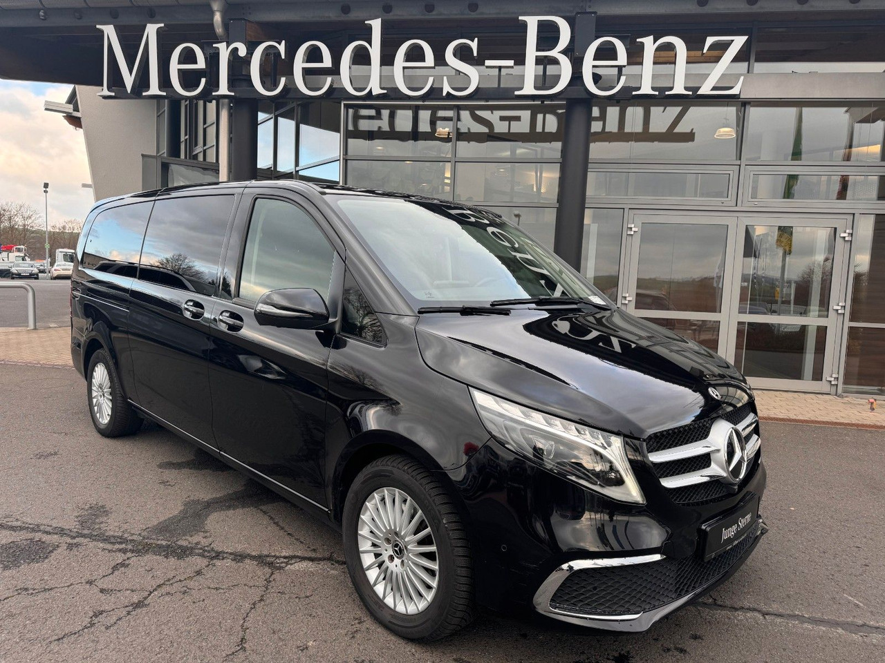Mercedes-Benz V 300 d AVA Extralang 4MATIC AHK Stdh DISTRONIC - Kombi: zdjęcie 1 Mercedes-Benz V 300 d AVA Extralang 4MATIC AHK Stdh DISTRONIC - Kombi: zdjęcie 1