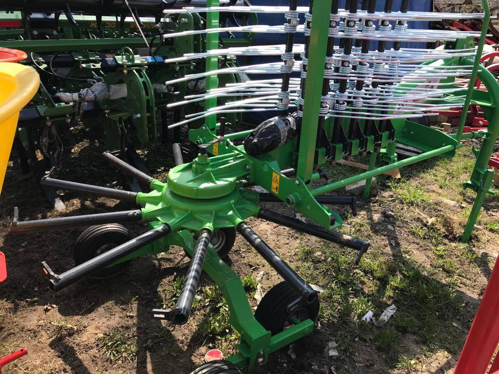 Inter-Tech Rotary Rake ZKT-420, 4.2 m - Przetrząsacz: zdjęcie 4 Inter-Tech Rotary Rake ZKT-420, 4.2 m - Przetrząsacz: zdjęcie 4