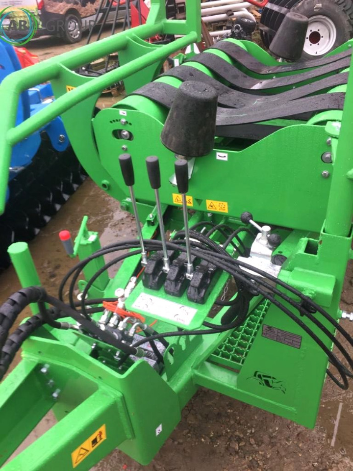 Inter-Tech self loading bale wrap GO01 - Owijarka do bel: zdjęcie 3 Inter-Tech self loading bale wrap GO01 - Owijarka do bel: zdjęcie 3