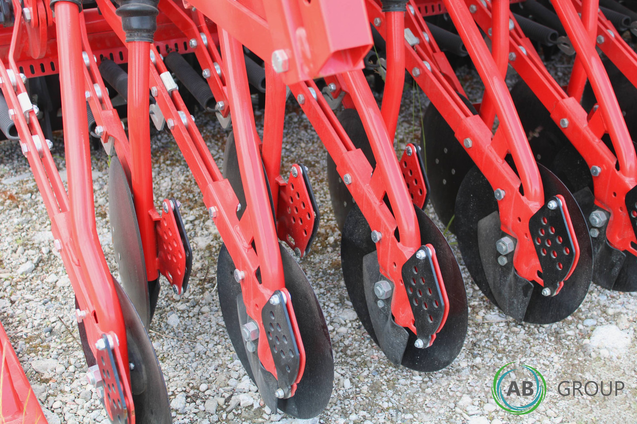 Seedbed and seeding unit mounted on Ozdoken Pertum CS-300 active harrow – single-disc coulter, Packer roller - Agregat uprawowo-siewny: zdjęcie 3 Seedbed and seeding unit mounted on Ozdoken Pertum CS-300 active harrow – single-disc coulter, Packer roller - Agregat uprawowo-siewny: zdjęcie 3