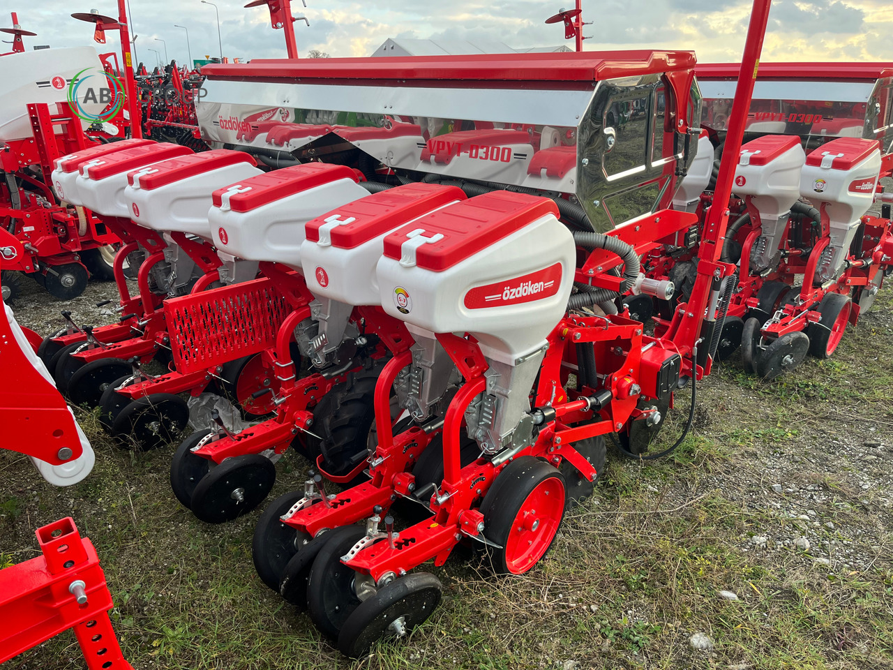 Siewnik do kukurydzy 6-rzędowy VPYT-D300 na ramie półteleskopowej z nawożeniem wgłębnym - Siewnik punktowy: zdjęcie 4 Siewnik do kukurydzy 6-rzędowy VPYT-D300 na ramie półteleskopowej z nawożeniem wgłębnym - Siewnik punktowy: zdjęcie 4