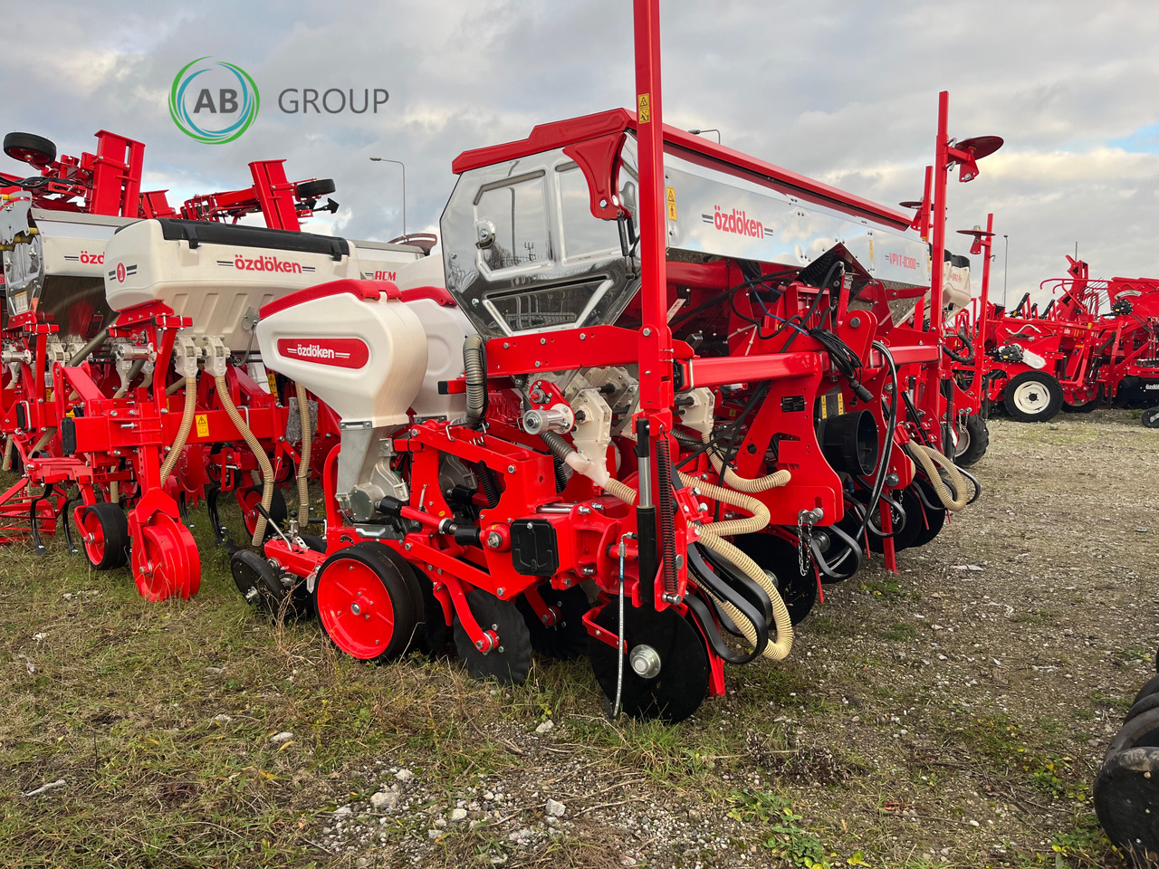 Siewnik do kukurydzy 6-rzędowy VPYT-D300 na ramie półteleskopowej z nawożeniem wgłębnym - Siewnik punktowy: zdjęcie 2 Siewnik do kukurydzy 6-rzędowy VPYT-D300 na ramie półteleskopowej z nawożeniem wgłębnym - Siewnik punktowy: zdjęcie 2