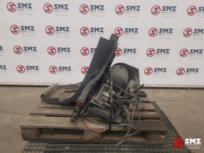 Volvo Occ Spatbord links met luchtketel Volvo FM9 - Błotnik do Samochodów ciężarowych: zdjęcie 1 Volvo Occ Spatbord links met luchtketel Volvo FM9 - Błotnik do Samochodów ciężarowych: zdjęcie 1