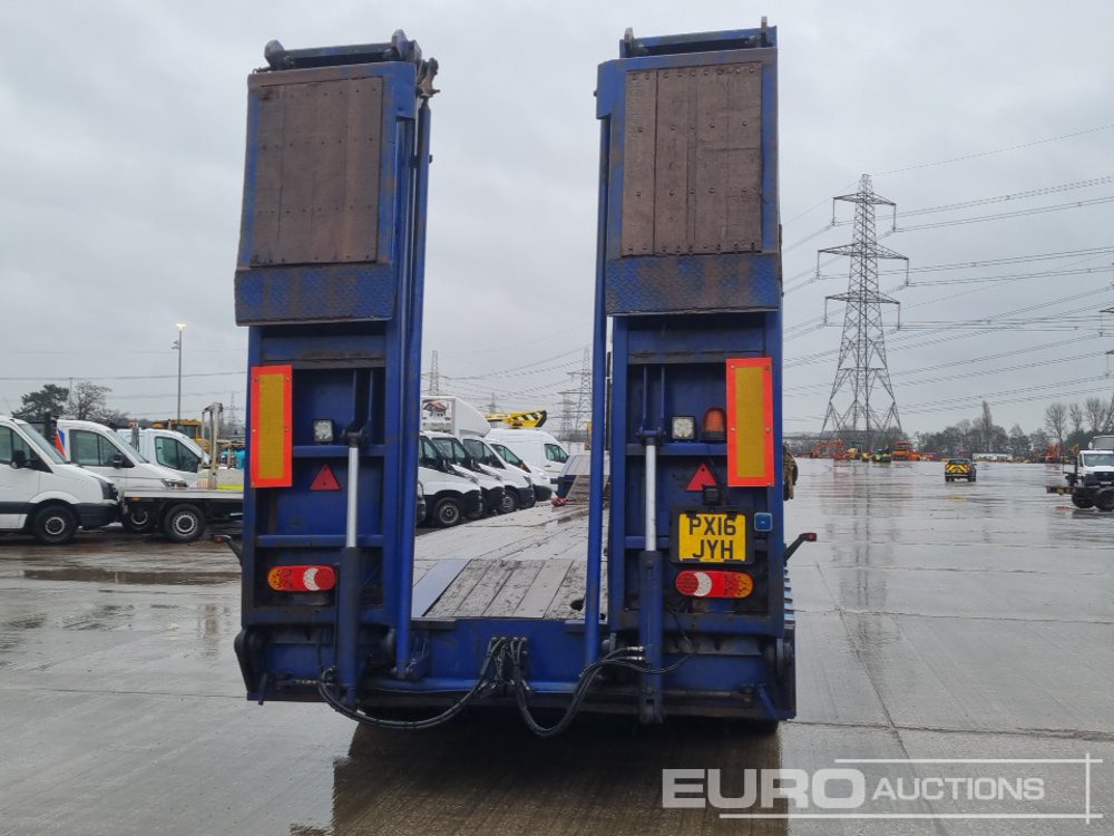 2005 Tirsan Tri Axle Step Frame Low Loader Trailer, Neck Ramps, Out Riggers, Hydraulic Flip Toe Ramps - Naczepa niskopodwoziowa: zdjęcie 4 2005 Tirsan Tri Axle Step Frame Low Loader Trailer, Neck Ramps, Out Riggers, Hydraulic Flip Toe Ramps - Naczepa niskopodwoziowa: zdjęcie 4