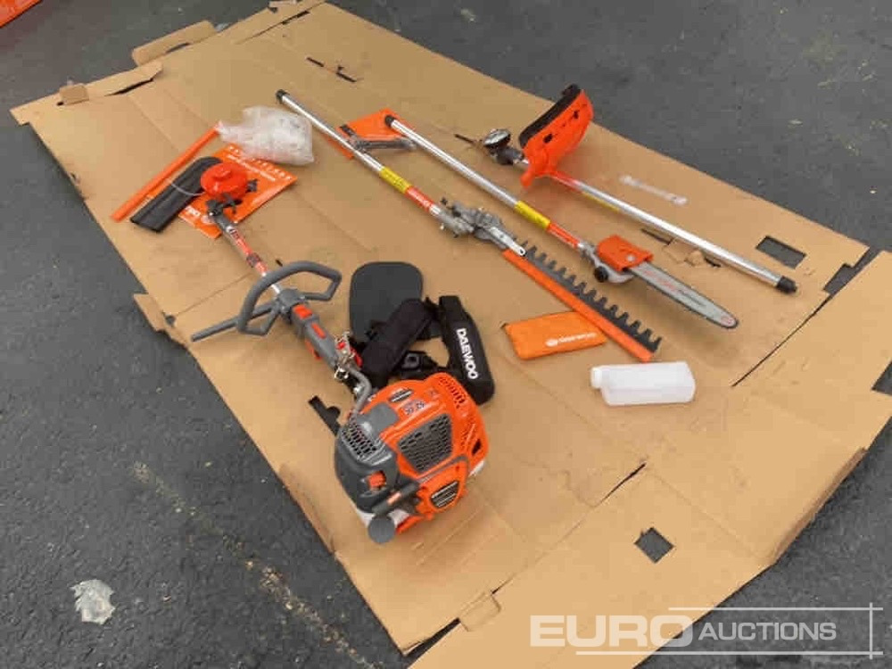 Unused Daewoo DAMT520 52cc Petrol Multi Tool (2 of) - Wyposażenie garażu/ Warsztatów: zdjęcie 4 Unused Daewoo DAMT520 52cc Petrol Multi Tool (2 of) - Wyposażenie garażu/ Warsztatów: zdjęcie 4