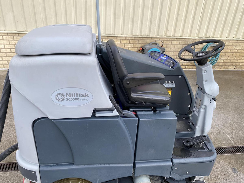 Szorowarka Nilfisk SC6500 1300C, Veeg- Schrobmachine: zdjęcie 9 Szorowarka Nilfisk SC6500 1300C, Veeg- Schrobmachine: zdjęcie 9