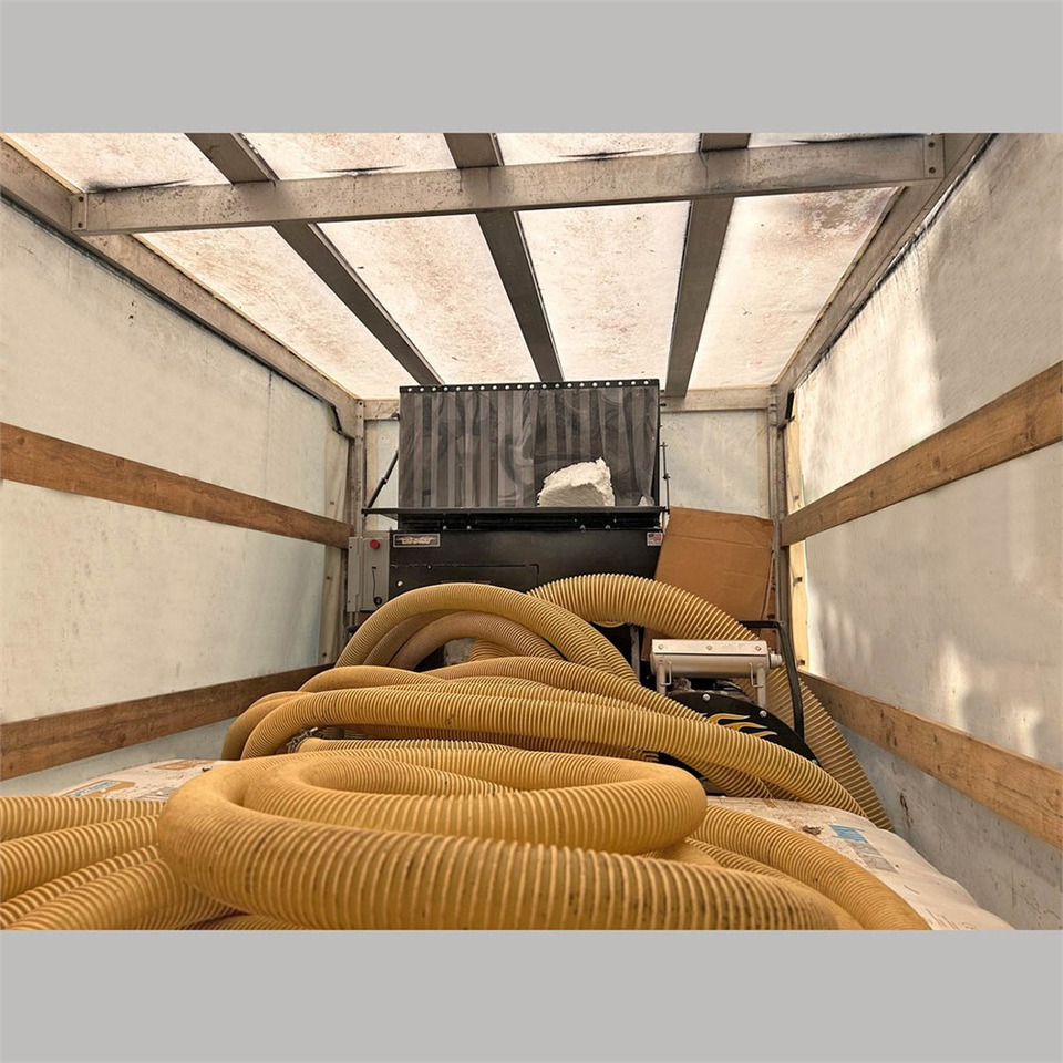 Eduard 4 - Przyczepa z plandeką: zdjęcie 2 Eduard 4 - Przyczepa z plandeką: zdjęcie 2