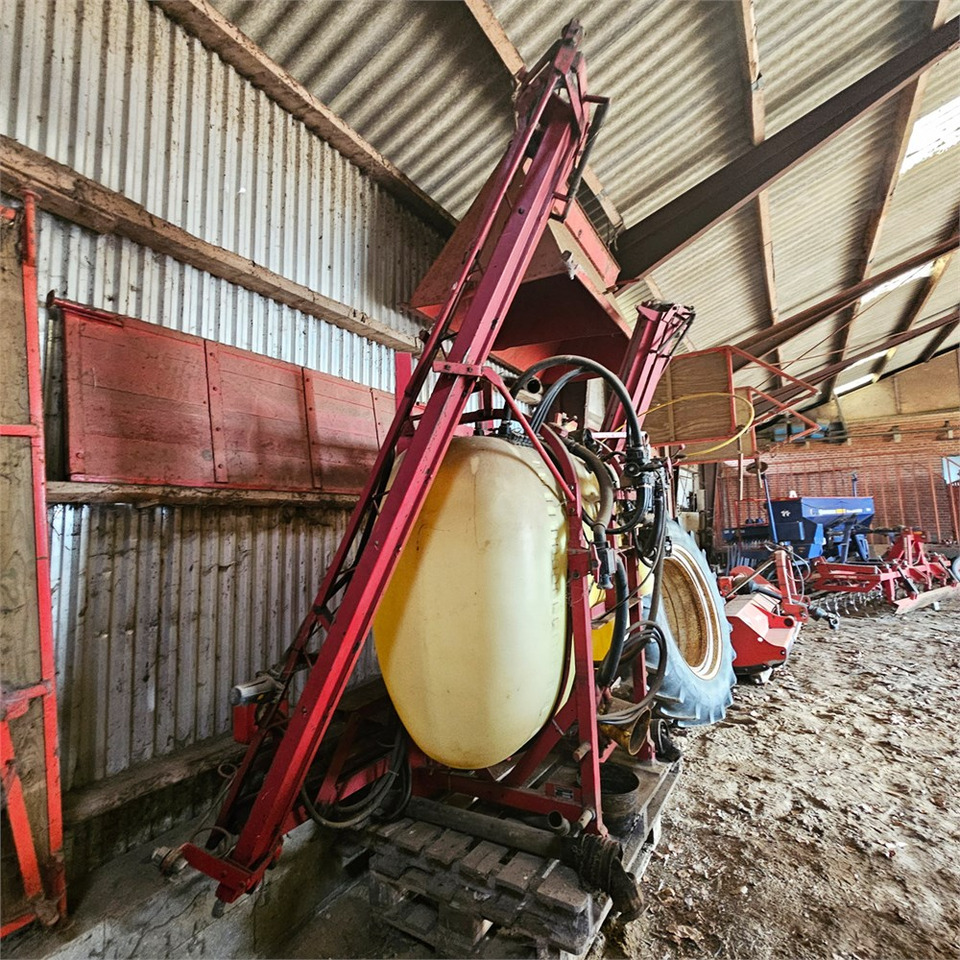 Hardi LXY 800 - Opryskiwacz polowy: zdjęcie 5 Hardi LXY 800 - Opryskiwacz polowy: zdjęcie 5