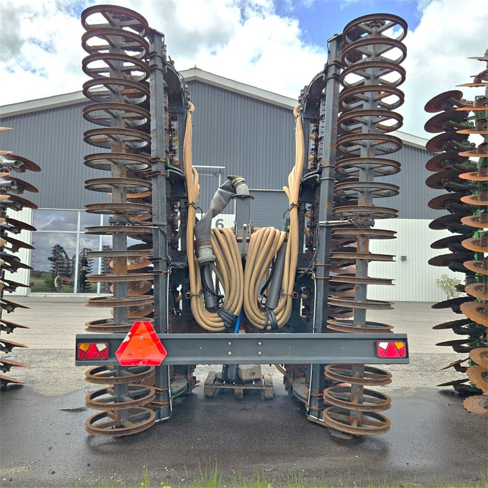 Intertech 7,5m - Maszyna do nawożenia: zdjęcie 4 Intertech 7,5m - Maszyna do nawożenia: zdjęcie 4