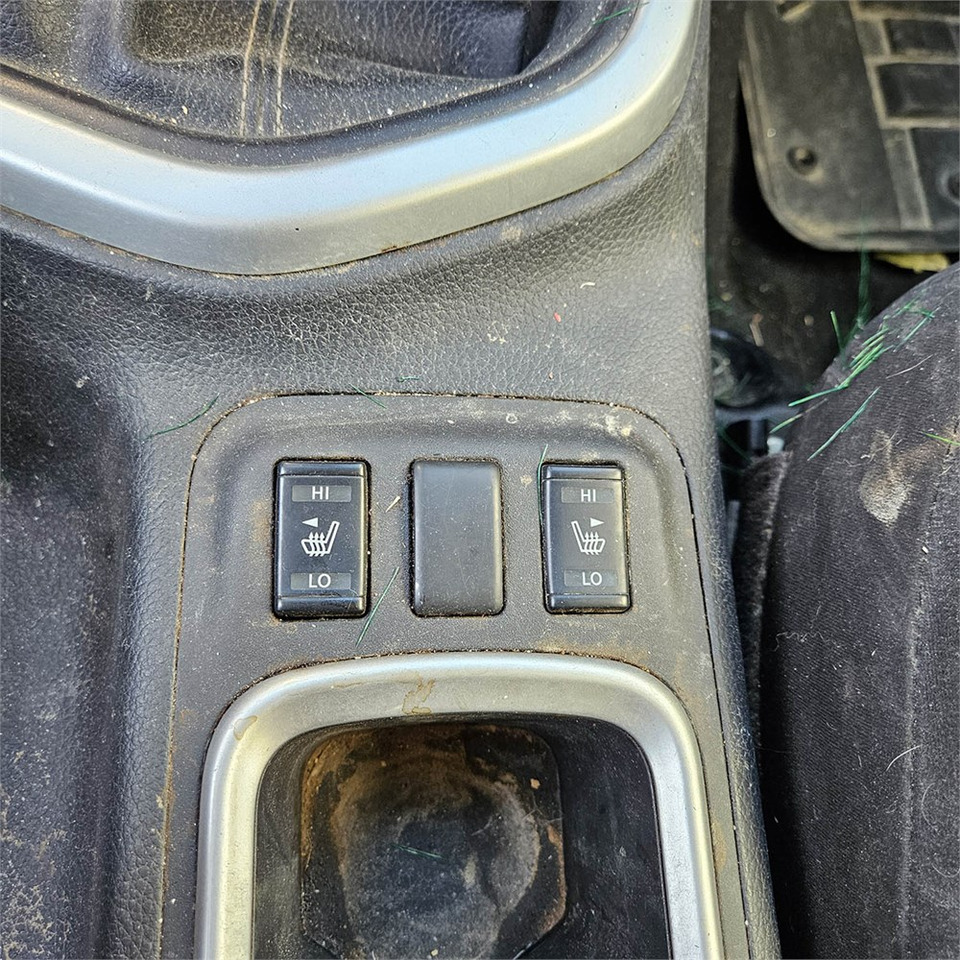 Pick-up Nissan Navara: zdjęcie 15 Pick-up Nissan Navara: zdjęcie 15