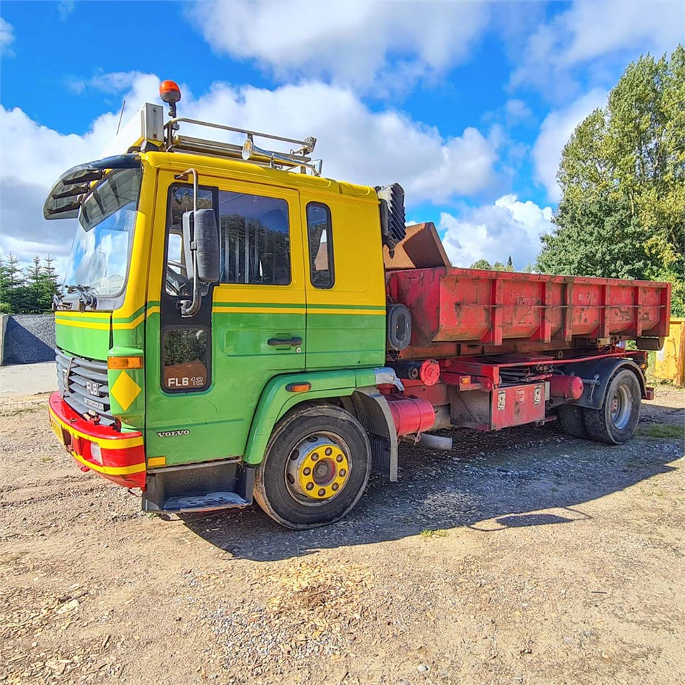 Volvo FL612 - Hakowiec linowy: zdjęcie 1 Volvo FL612 - Hakowiec linowy: zdjęcie 1