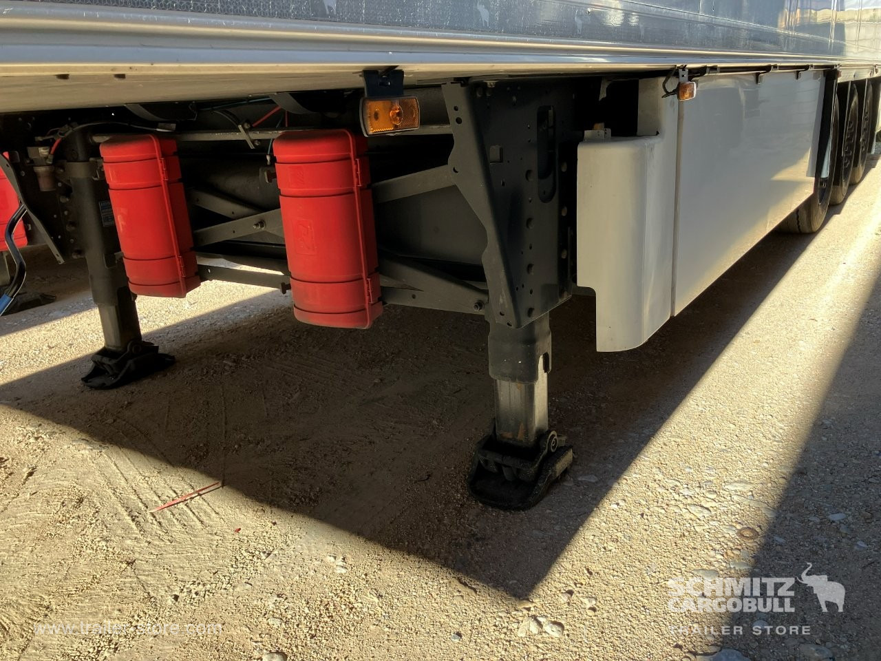 SCHMITZ Semiremolque Frigo Standard Double deck - Naczepa izotermiczna: zdjęcie 2 SCHMITZ Semiremolque Frigo Standard Double deck - Naczepa izotermiczna: zdjęcie 2