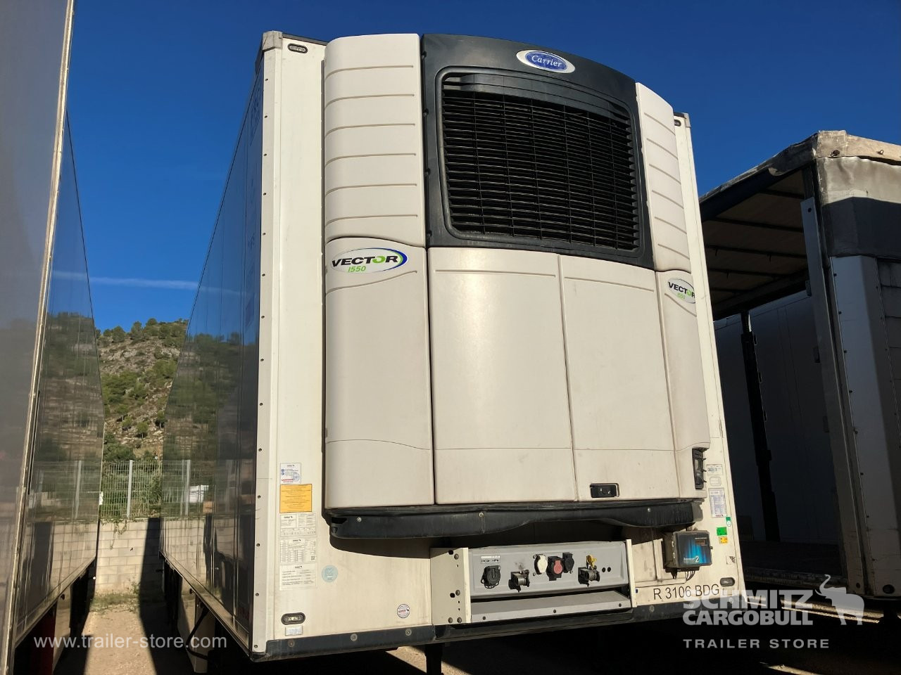 SCHMITZ Semiremolque Frigo Standard Double deck - Naczepa izotermiczna: zdjęcie 1 SCHMITZ Semiremolque Frigo Standard Double deck - Naczepa izotermiczna: zdjęcie 1