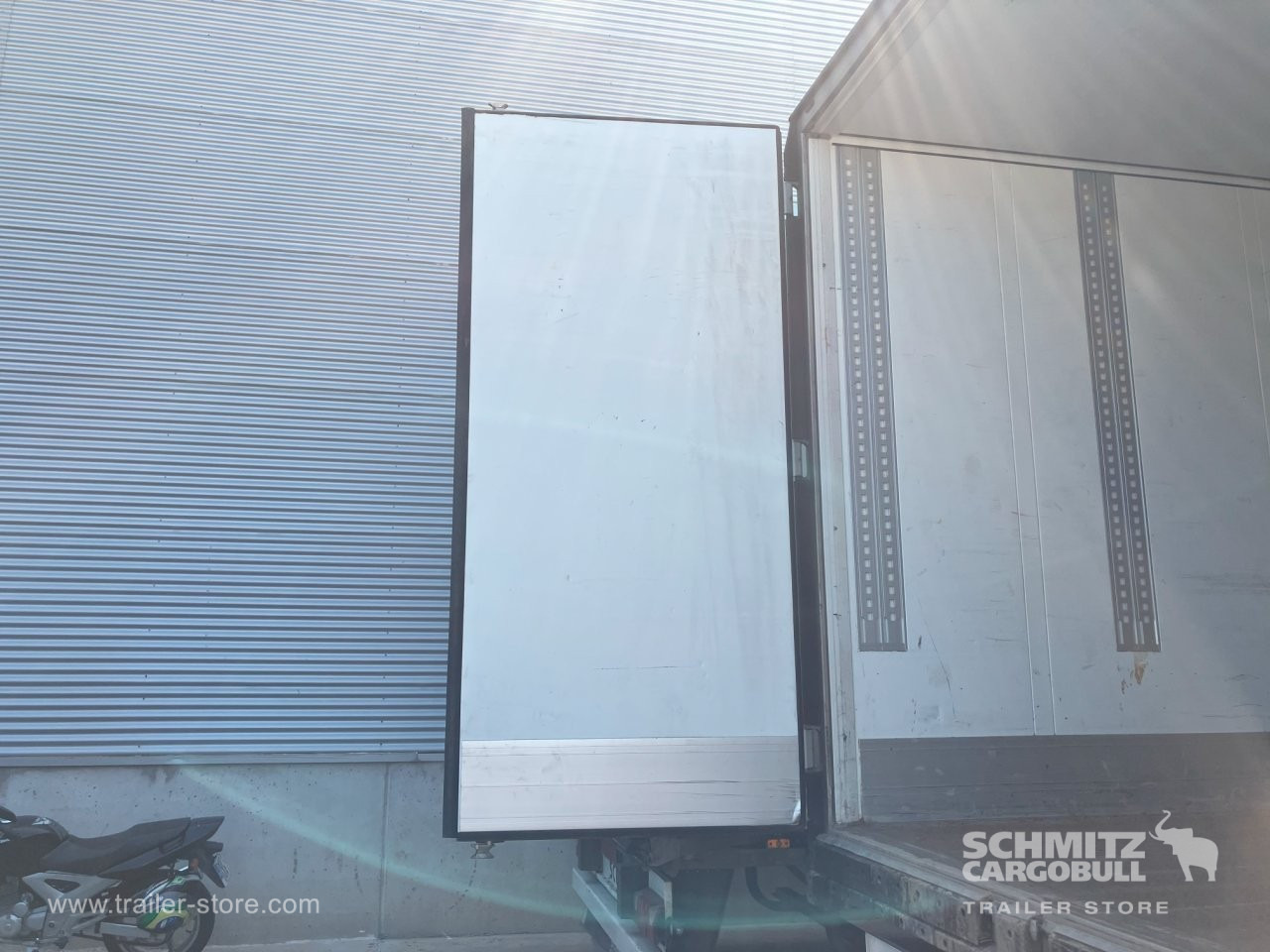 SCHMITZ Semiremolque Frigo Standard Double deck - Naczepa izotermiczna: zdjęcie 2 SCHMITZ Semiremolque Frigo Standard Double deck - Naczepa izotermiczna: zdjęcie 2