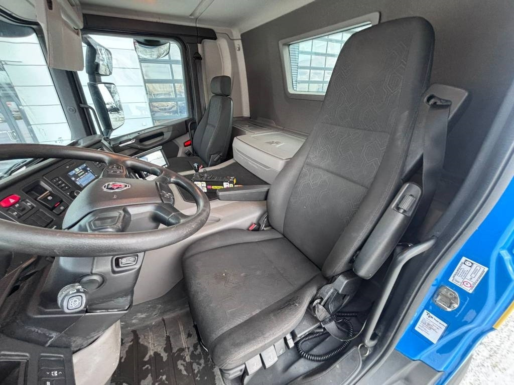 Ciężarówka hakowiec Scania P 360: zdjęcie 9 Ciężarówka hakowiec Scania P 360: zdjęcie 9