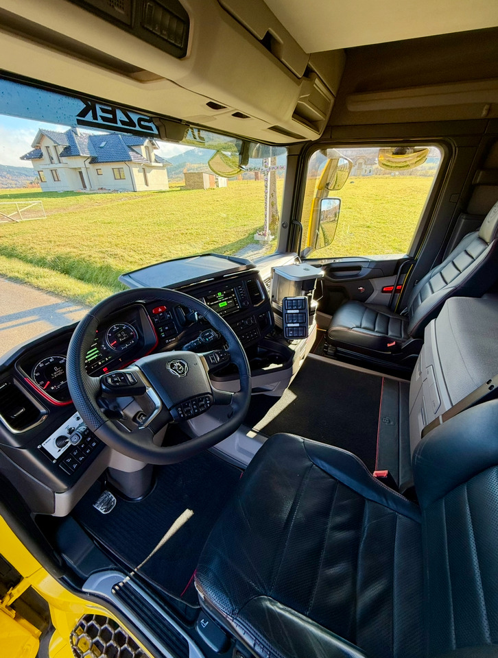 Samochód do drewna, Samochod ciężarowy z HDS SCANIA R650: zdjęcie 14