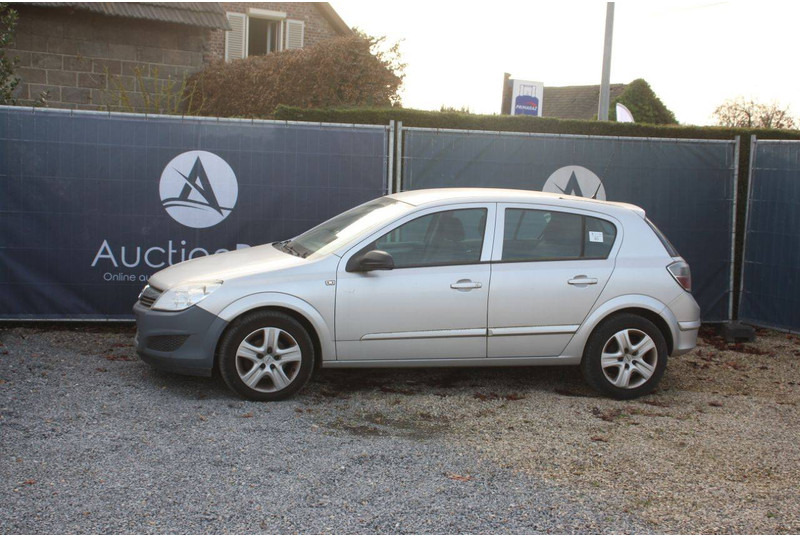 Opel Astra - Sedan: zdjęcie 1 Opel Astra - Sedan: zdjęcie 1