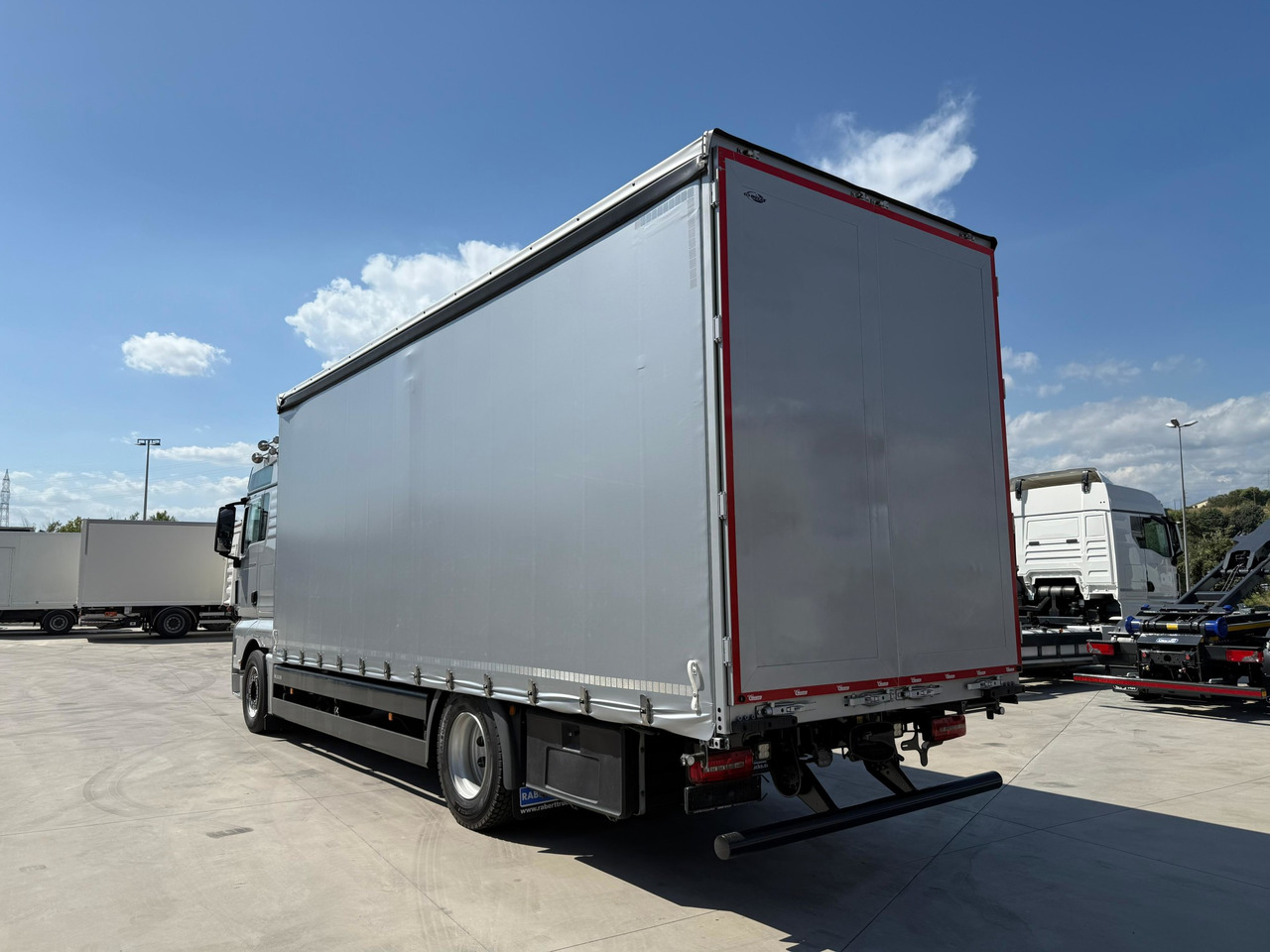 MAN 18.430 LL TGX E6 (Tauliner) - Samochód ciężarowy plandeka: zdjęcie 3 MAN 18.430 LL TGX E6 (Tauliner) - Samochód ciężarowy plandeka: zdjęcie 3