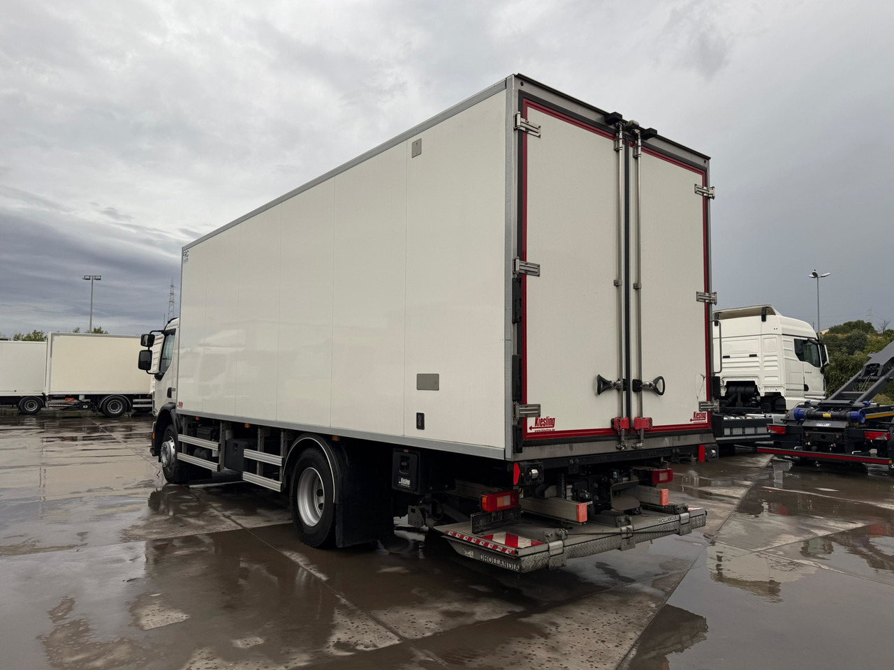 VOLVO FE320 E6 (Refrigerator) - Samochód ciężarowy chłodnia: zdjęcie 3 VOLVO FE320 E6 (Refrigerator) - Samochód ciężarowy chłodnia: zdjęcie 3