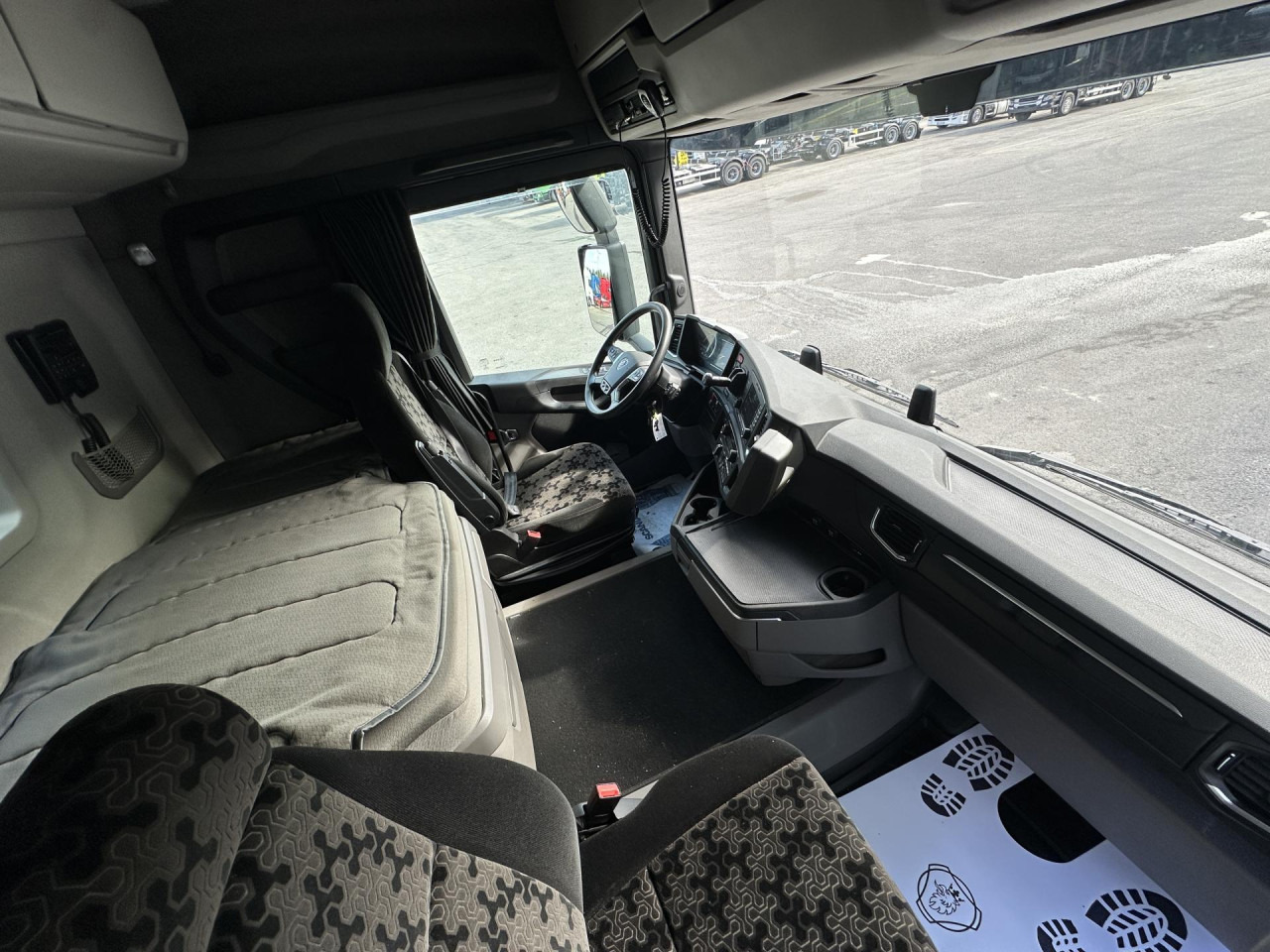 SCANIA R 450 B6x4HA - Ciężarówka kontenerowiec/ System wymienny: zdjęcie 2 SCANIA R 450 B6x4HA - Ciężarówka kontenerowiec/ System wymienny: zdjęcie 2