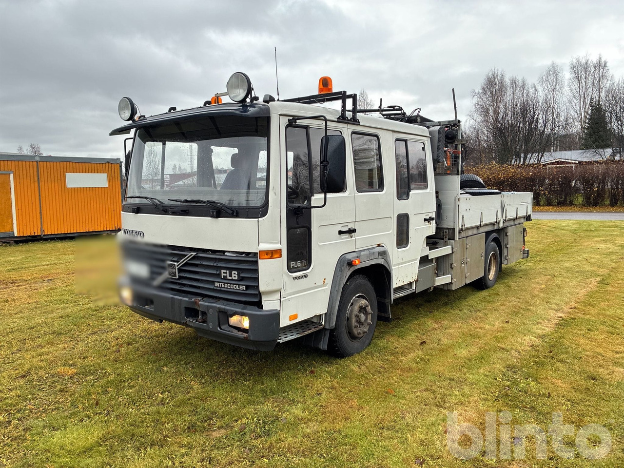 VOLVO FL611 4X2 - Samochód ciężarowy skrzyniowy/ Platforma, Samochod ciężarowy z HDS: zdjęcie 1 VOLVO FL611 4X2 - Samochód ciężarowy skrzyniowy/ Platforma, Samochod ciężarowy z HDS: zdjęcie 1