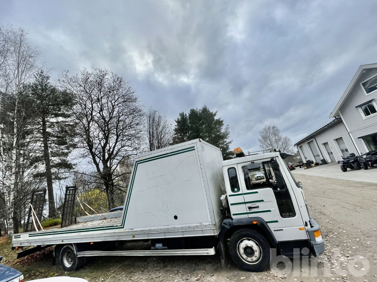 VOLVO FL612 4X2 med ramper - Samochód ciężarowy skrzyniowy/ Platforma: zdjęcie 3 VOLVO FL612 4X2 med ramper - Samochód ciężarowy skrzyniowy/ Platforma: zdjęcie 3