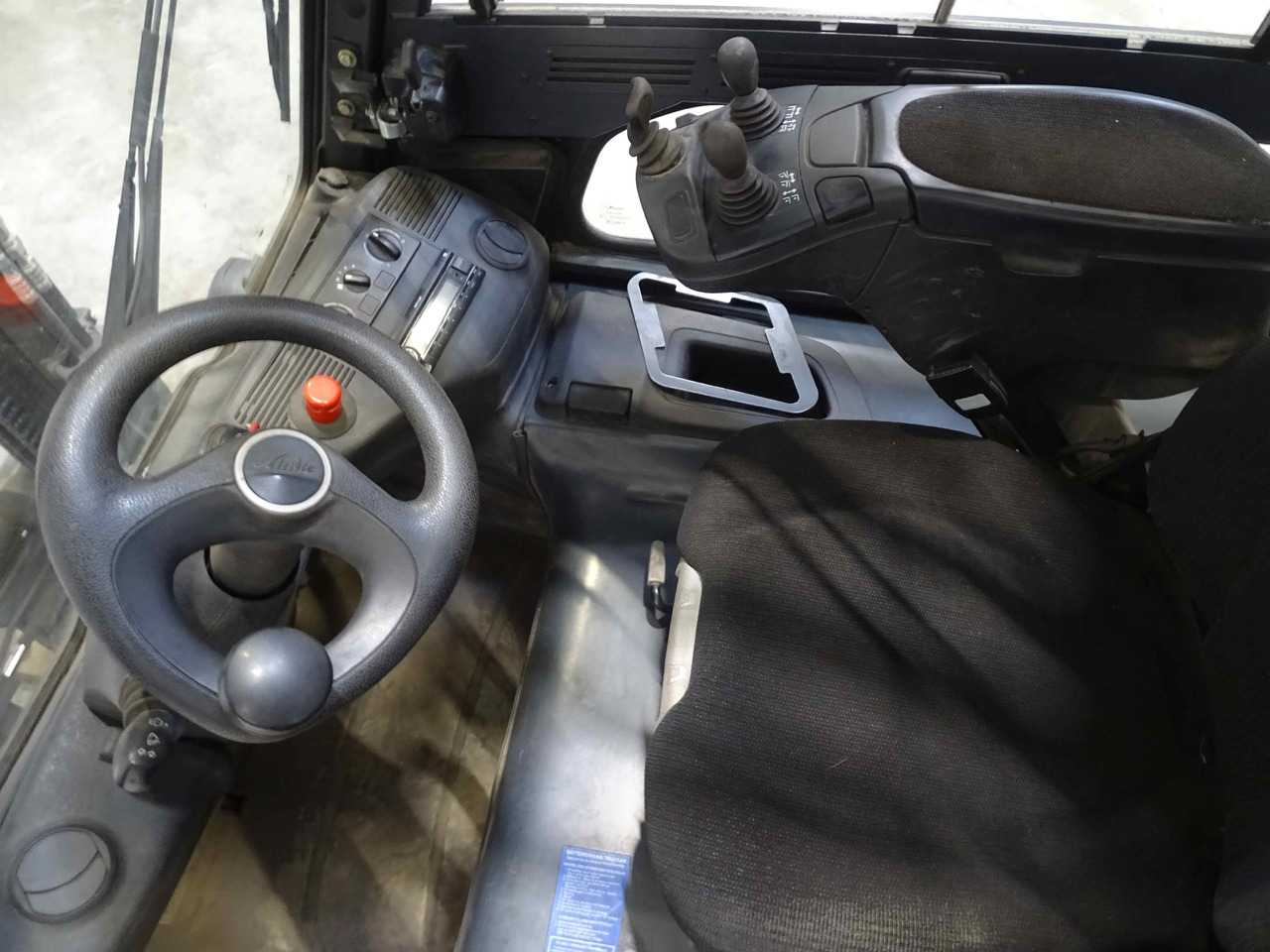 Linde E30 - Wózek widłowy elektryczny: zdjęcie 3 Linde E30 - Wózek widłowy elektryczny: zdjęcie 3