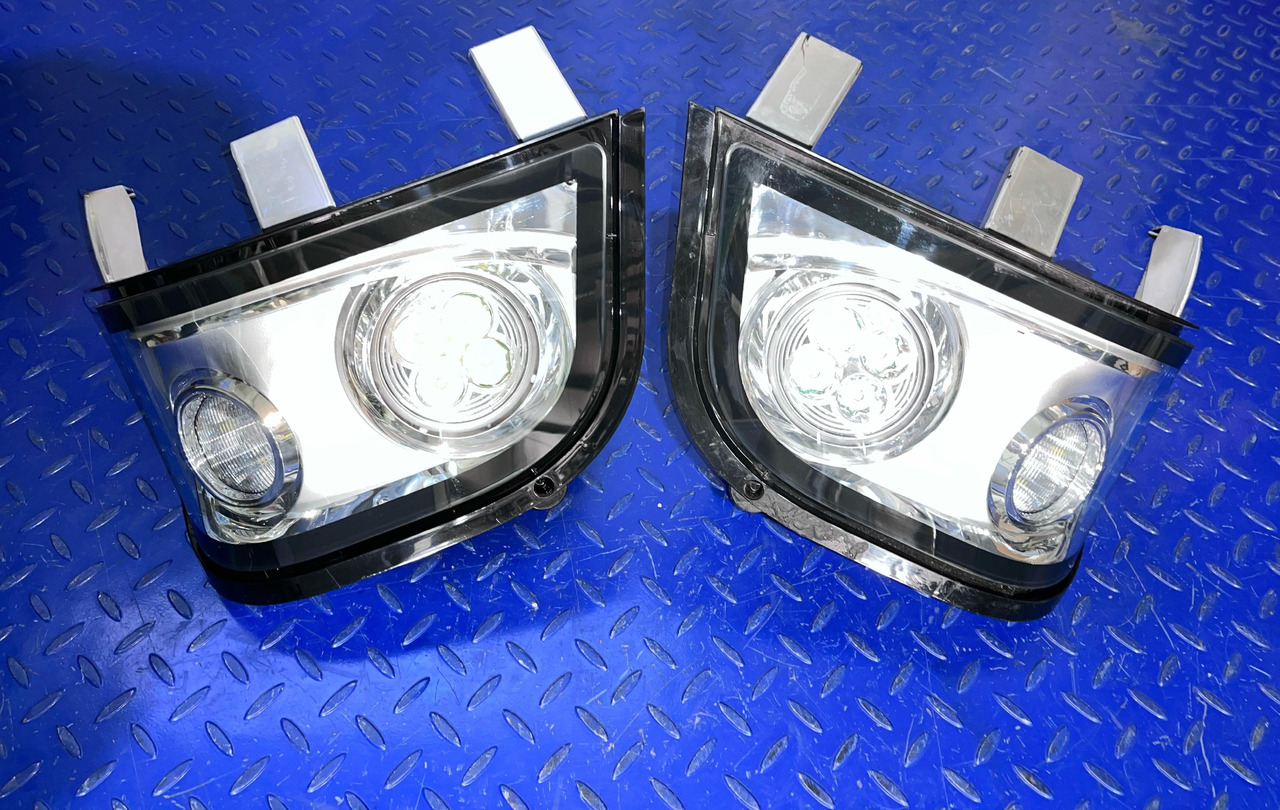 HELLA Headlight Set 1KE996 600-05 / 06 - Reflektor: zdjęcie 1 HELLA Headlight Set 1KE996 600-05 / 06 - Reflektor: zdjęcie 1