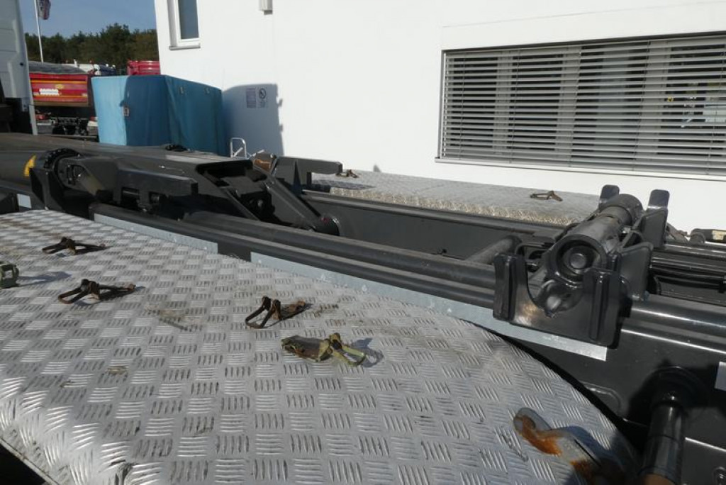 VOLVO (S) Truck FH 460 Abrollkipper Meiller 20.70, Funk - Ciężarówka hakowiec: zdjęcie 2 VOLVO (S) Truck FH 460 Abrollkipper Meiller 20.70, Funk - Ciężarówka hakowiec: zdjęcie 2