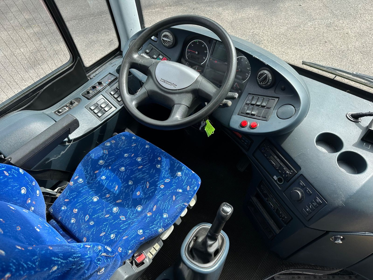 Neoplan P25 Trendliner 3516ÜC Klimaanlage*WC*57 Sitze Neoplan P25 Trendliner 3516ÜC Klimaanlage*WC*57 Sitze - Turystyczny autobus: zdjęcie 5 Neoplan P25 Trendliner 3516ÜC Klimaanlage*WC*57 Sitze Neoplan P25 Trendliner 3516ÜC Klimaanlage*WC*57 Sitze - Turystyczny autobus: zdjęcie 5