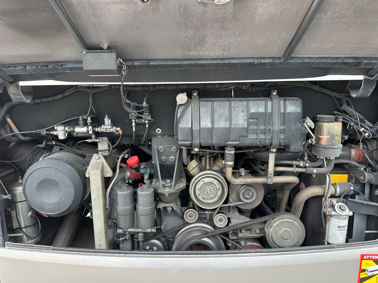 Setra S 415 UL GT (Motor neu*TOP) - Podmiejski autobus: zdjęcie 4 Setra S 415 UL GT (Motor neu*TOP) - Podmiejski autobus: zdjęcie 4