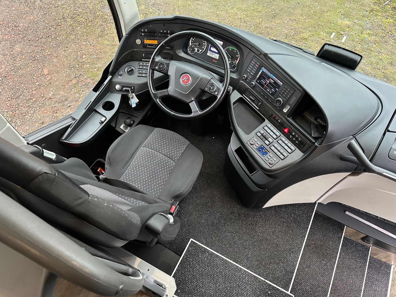 Setra S 515 HD (12.30 M*DE-Bus*TOP) - Turystyczny autobus: zdjęcie 5 Setra S 515 HD (12.30 M*DE-Bus*TOP) - Turystyczny autobus: zdjęcie 5